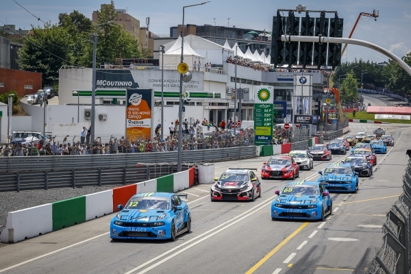 WTCR gara 2: Huff nella storia, vince la 100a gara della serie