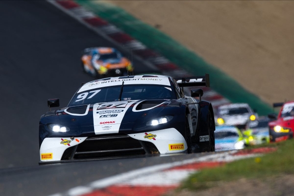 British GT, podio a Brands Hatch per Beechdean AMR