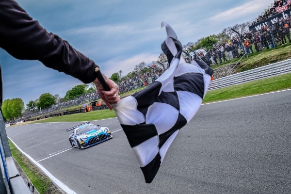 GTWCE Marciello Boguslavskiy dominano a Brands Hatch gara 2