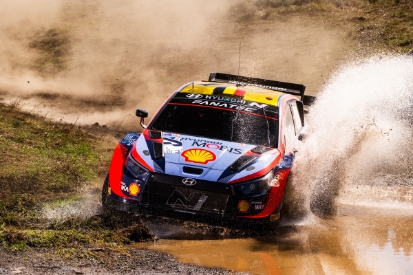 WRC Neuville trionfa al rally acropoli